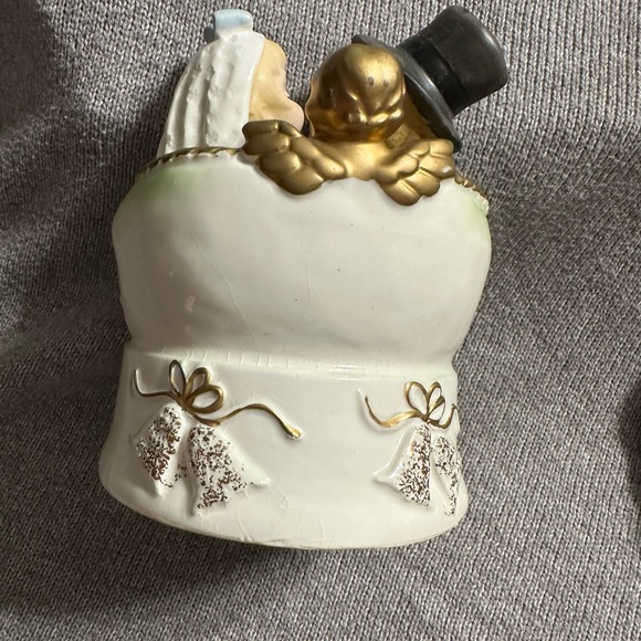 Vintage Japan Kissing Bride and Groom music box - Picture 4 of 7